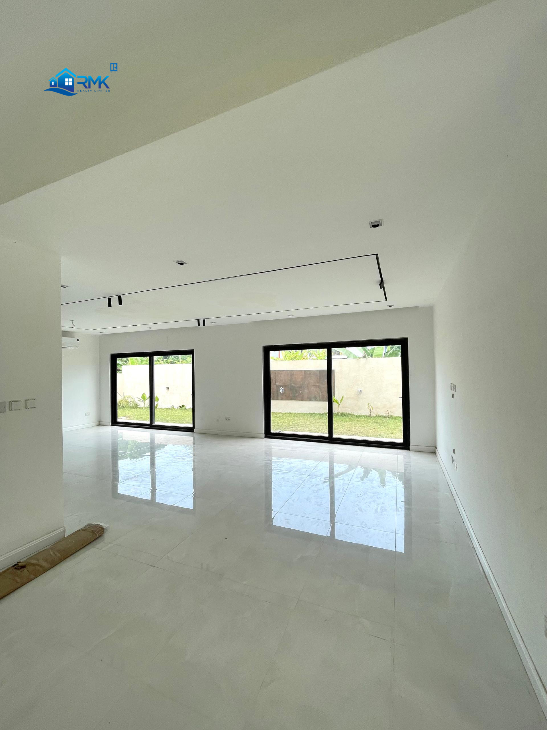 IMG-20250731-WA0006 Elegant 4-Bedroom Townhouse in Cantonments for Sale