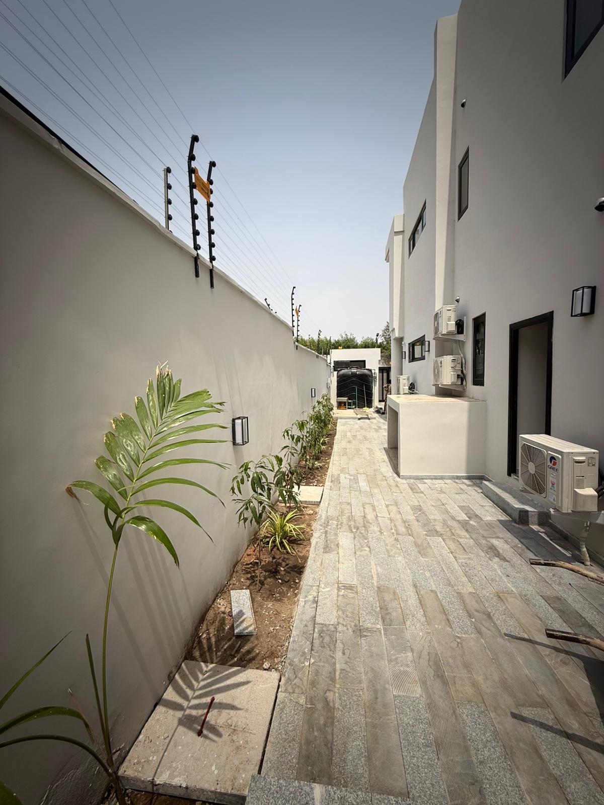 WhatsApp Image 2026-02-26 at 12.53.01 (2) Spacious 4-Bedroom House with Swimming Pool for Rent in Industrial Area, Accra