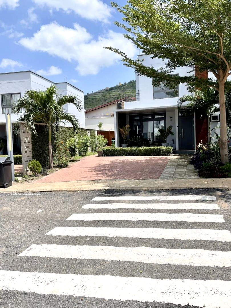 2 2 Bedroom Fully Furnished Townhouse for Rent at Ayi Mensah Park