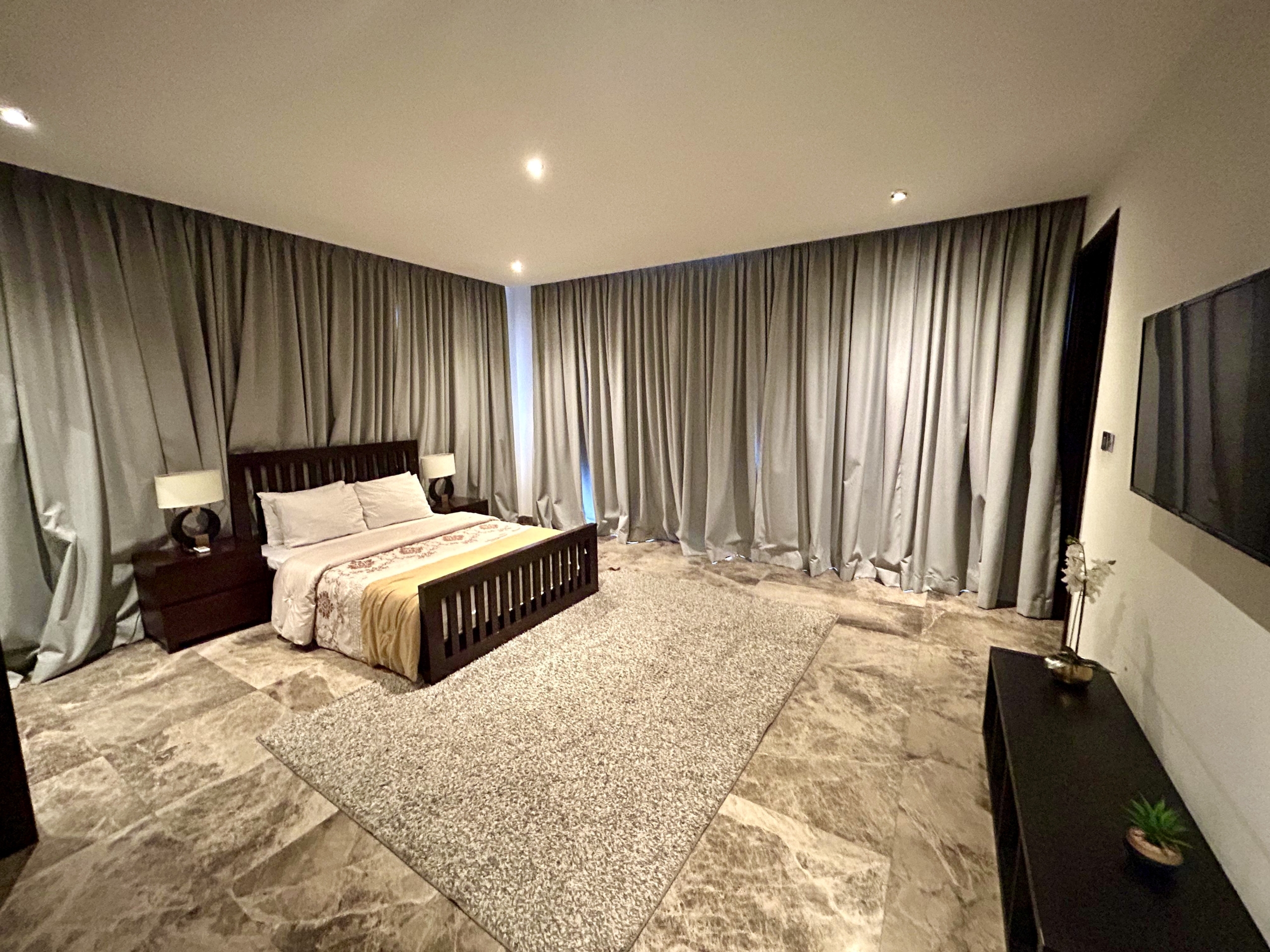 4135ffa1-839c-4205-921d-e9d9d92e6686 Furnished Two-bedroom Apartment to let at Airport Residential Area, Accra