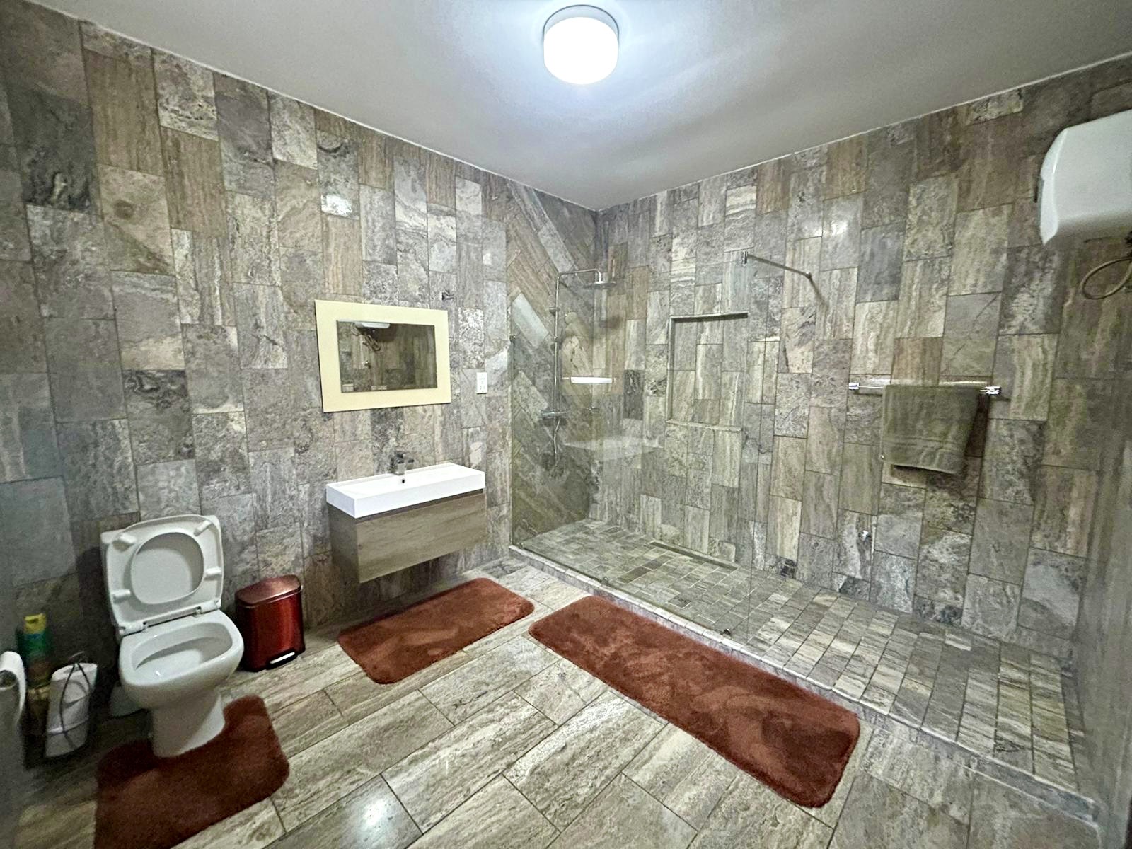 7dfd5c60-e532-4cc9-89a8-ebadd454490b Furnished Two-bedroom Apartment to let at Airport Residential Area, Accra