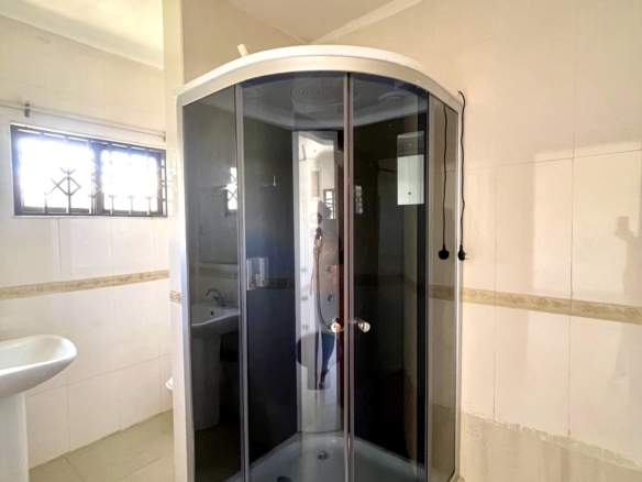 5 bedroom House for at AU village