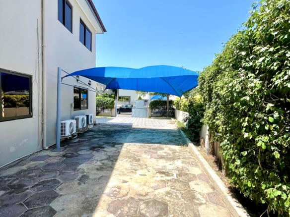 5 bedroom House for at AU village