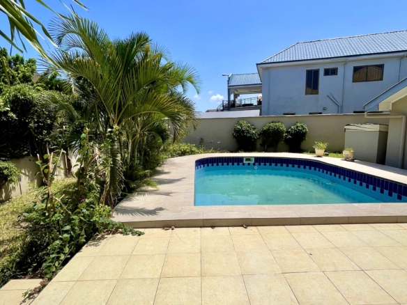 5 bedroom House for at AU village