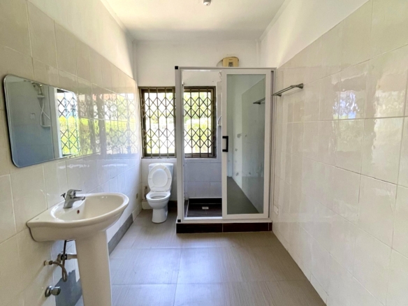 5 bedroom House for at AU village