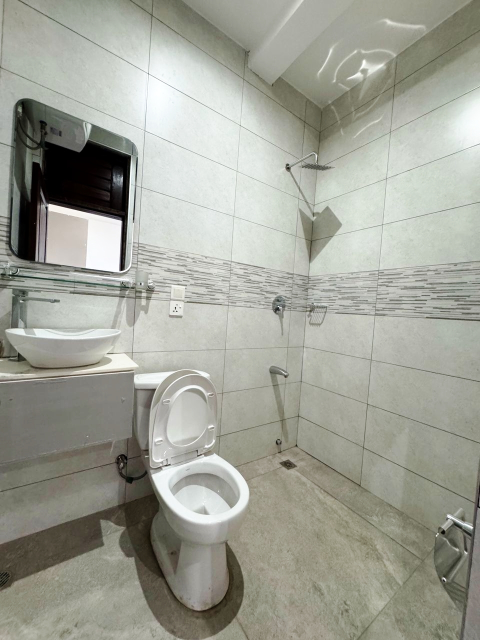WhatsApp Image 2026-10-01 at 16.07.30 (1) – Copy 4-bedroom townhouses for Sale in Labone, Accra